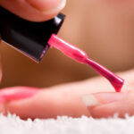esmalte de uñas rosa
